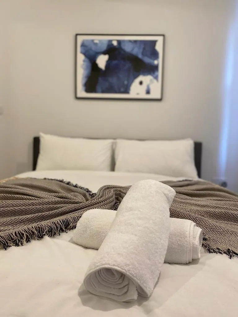 The Grove King Bed Wi-Fi Ev Charger Apartment Cheltenham United Kingdom